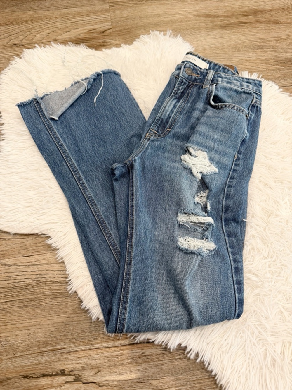 HIDDEN Jeans Distressed Straight Leg 24